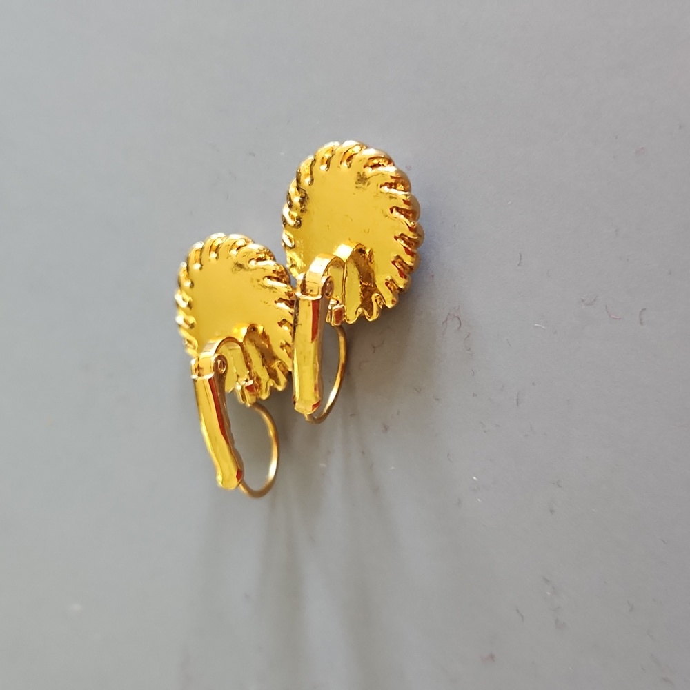 Elegant Gold and Cream Earrings - Picture 7 of 12